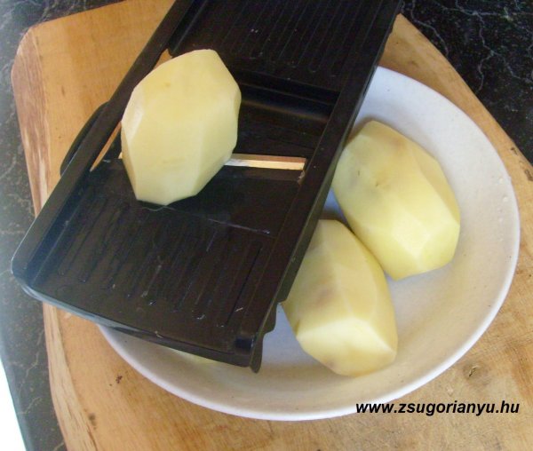 burgonya szeletelése chipshez