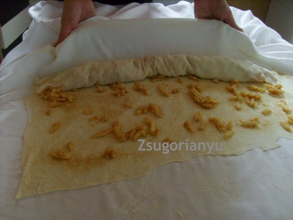 rétestészta feltekerése