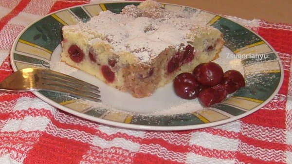 Tarka-barka meggyes süti